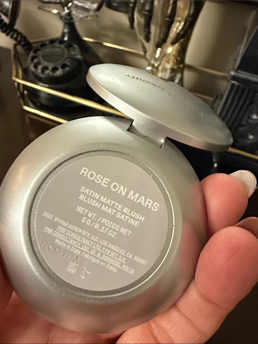 R.E.M. Beauty beauty powder